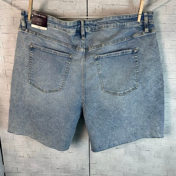 Ava & Viv high rise relax fit Bermuda short cut off denim medium wash plus size - Picture 2 of 12